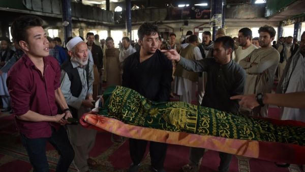 Afghan mourners carry the coffin of one of the 28 victims of a suicide attack, on a Shiite mosque a day earlier, in Kabul on August 26, 2017 (AFP)