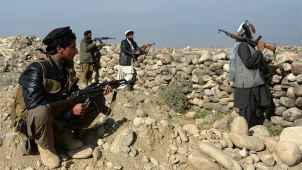 Anti-Daesh militiamen keep watch during clashes with Daesh Takfiri terrorists in Achin district of the eastern province of Nangarhar in Afghanistan. (AFP/ File)
