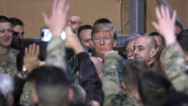 الرئيس الأميركي دونالد ترامب في قاعدة عين الاسد بالعراق