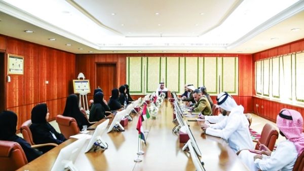 جاءت الجلسة ضمن الحلقات التي تنظمها الغرفة لموظفيها بهدف تنمية معارف وخبرات موظفي الغرفة وإيجاد كوادر قادرة على تقديم خدمات تعزز استدامة أعمال أعضاء الغرفة. جاءت الجلسة ضمن الحلقات التي تنظمها الغرفة لموظفيها بهدف تنمية معارف وخبرات موظفي الغرفة وإيجاد كوادر قادرة على تقديم خدمات تعزز استدامة أعمال أعضاء الغرفة.