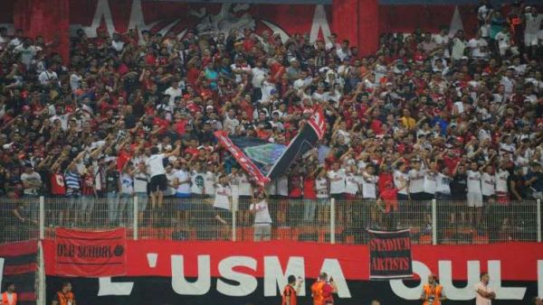 جماهير نادي اتحاد الجزائر لكرة القدم تطلق هتافات تمجد الرئيس العراقي الراحل صدام حسين