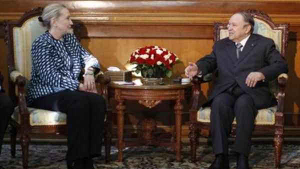 الرئيس الجزرائري عبدالعزيز بوتفليقه ووزيرة الخارجية الاميركية هيلاري كلينتون/ارشيف