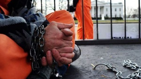 الجزائر تنتظر الإفراج عن 8 رعايا معتقلين في غوانتانامو