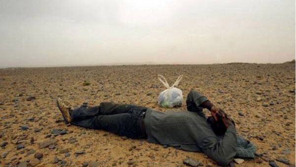 A travelling migrant resting in the middle of the Sahara Desert, near the border with Algeria. (AFP/ File Photo)