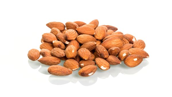 يساعد تناول اللوزيات على نمو العضلات لدى الجنين بشكل صحي وسليم