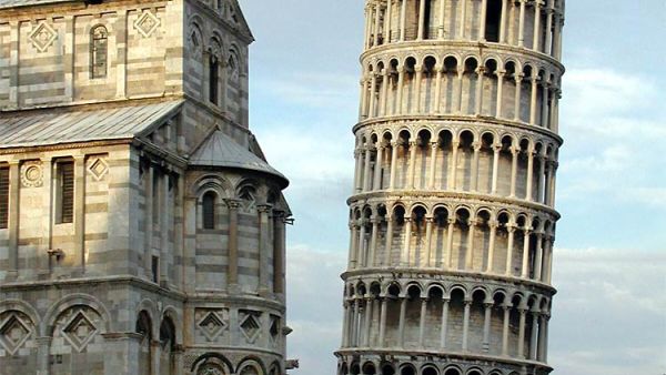Nearly 1,800 signatures have been collected against building a mosque by the Leaning Tower of Pisa. (File photo) 