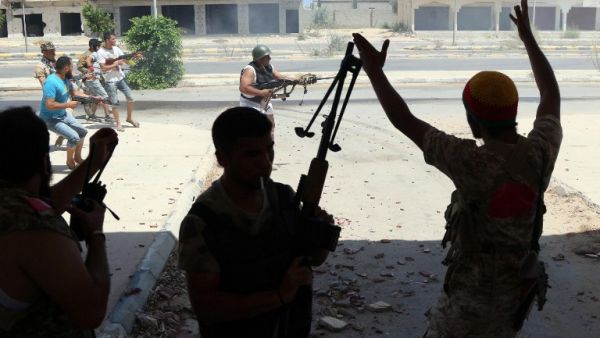 Pro government forces fire towards Daesh militants' positions in residential district two on August 14, 2016 in Sirte. (AFP/File) 