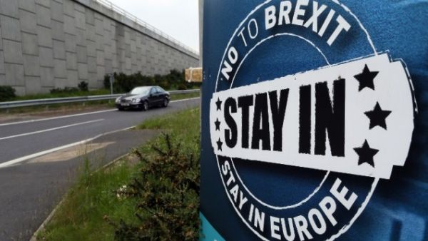 A 'No To Brexit' sign is pictured on the outskirts of Newry in Northern Ireland on June 7, 2016. (AFP/Paul Faith)