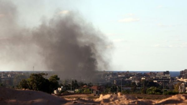 Smoke billows from buildings after the air force from the pro-government forces loyal to Libya's Government of National Unity fired rockets targeting Daesh in Sitre. (AFP/File)

