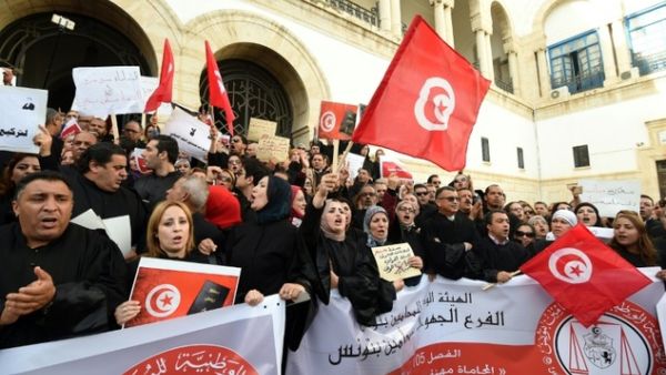 Thousands of Tunisian lawyers protest new taxes. (AFP/Fethi Belaid) 