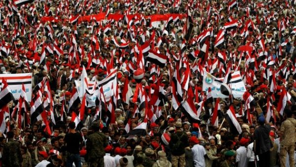 Yemenis wave the national flag during a gathering in support of the Huthi-led parliament, in the capital Sanaa on August 20, 2016. (AFP/File)