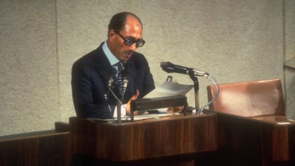  الرئيس الراحل أنور السادات (1918-1981)