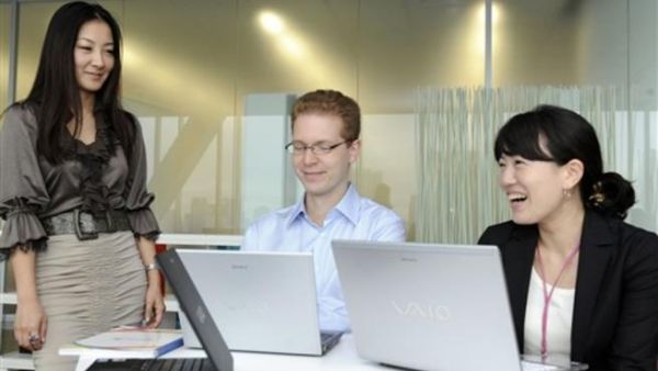 موظفون في مكان عملهم