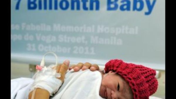 المولودة الفيليبينية دانيكا التي أتمت الرقم المليار السابع من عدد سكان الأرض. المولودة الفيليبينية دانيكا التي أتمت الرقم المليار السابع من عدد سكان الأرض.