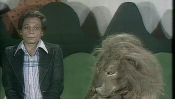 "كلب" ولا "أسد" في مسرحية عادل إمام؟!. "كلب" ولا "أسد" في مسرحية عادل إمام؟!.