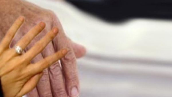 تسعيني يتزوج بطفلة "15 عاما" في السعودية تسعيني يتزوج بطفلة "15 عاما" في السعودية