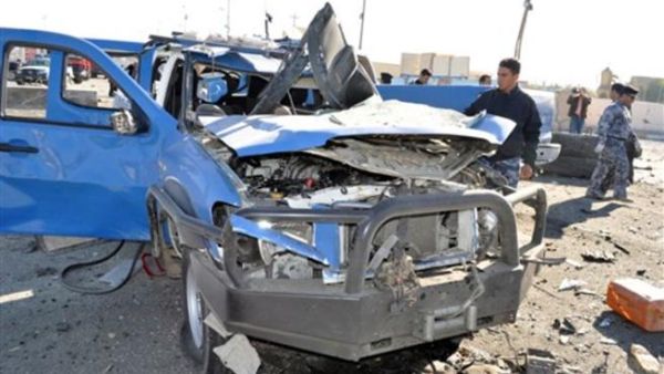 سيارة محطمة في العراق بفعل تفجير انتحاري. سيارة محطمة في العراق بفعل تفجير انتحاري.