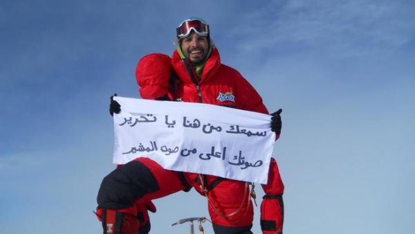 "سامعك من هنا يا تحرير".