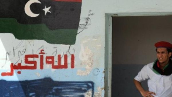 القذافي مجنون متعطش للدماء. القذافي مجنون متعطش للدماء.