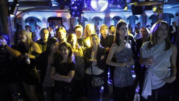 أثار قرار السماح للأردنيات بالعمل في النوادي الليلية سخرية المدونين الأردنيين أثار قرار السماح للأردنيات بالعمل في النوادي الليلية سخرية المدونين الأردنيين