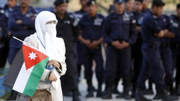 هل اعتدى رجال الأمن على الفتاتين فعلا؟ هل اعتدى رجال الأمن على الفتاتين فعلا؟