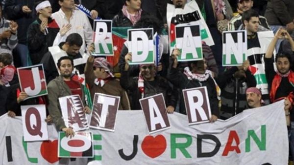 مشجعو منتخب النشامى يشجعون المنتخب الأردني في مباراته مع نظيره السوري والتي انتهت بفوز المنتخب الأردني 2-1.