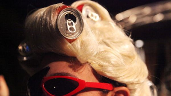 تشتهر ليدي غاغا بصرعاتها الغريبة!! تشتهر ليدي غاغا بصرعاتها الغريبة!!