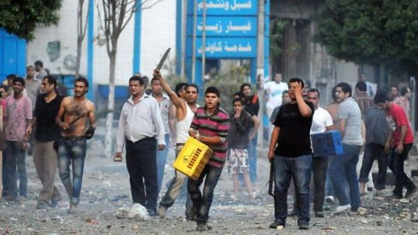 جانب من الاشتباكت في محيط وزارة الدفاع المصرية جانب من الاشتباكت في محيط وزارة الدفاع المصرية