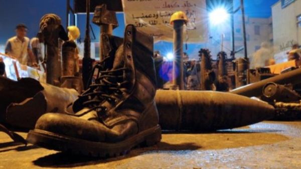 الحذاء القديم هدية المصريين لمبارك.