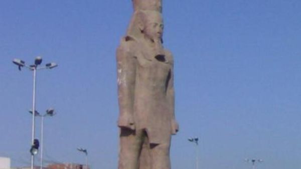 نقل تمثال رمسيس من ميدانه هو أحد إنجازات مبارك التي لا يعرف سببها إلى الآن! نقل تمثال رمسيس من ميدانه هو أحد إنجازات مبارك التي لا يعرف سببها إلى الآن!