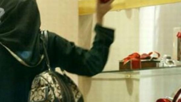 اللون الأحمر يرمز للحب  اللون الأحمر يرمز للحب