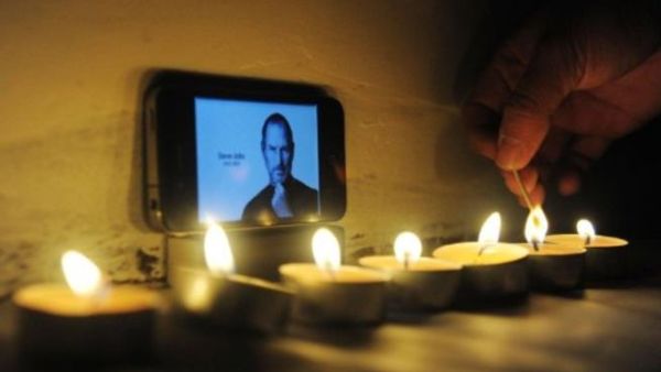 هل التونسي محمد البوعزيزي أعظم من ستيف جوبز؟ هل التونسي محمد البوعزيزي أعظم من ستيف جوبز؟