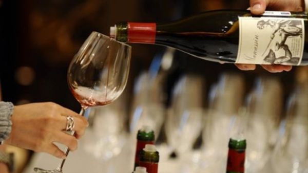 زعم الخبر بأن الإمارات تفوقت على فرنسا قي استيراد الويسكي الاسكتلندي! زعم الخبر بأن الإمارات تفوقت على فرنسا قي استيراد الويسكي الاسكتلندي!