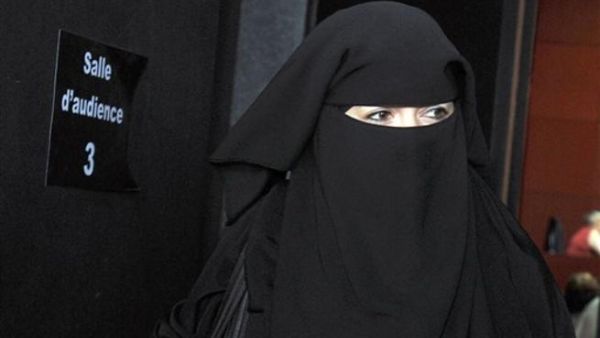 مدون سعودي يقترح قتل أو نفي المرأة لأنها سبب للفتنة. مدون سعودي يقترح قتل أو نفي المرأة لأنها سبب للفتنة.