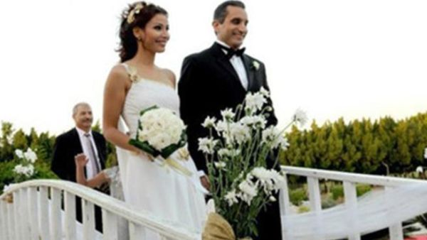 الاعلامي المصري باسم يوسف وزوجته