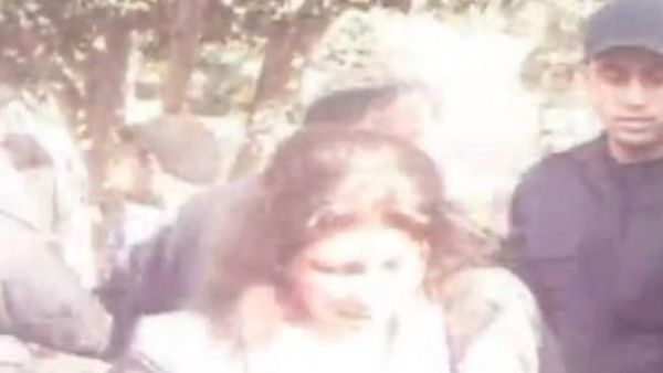 الاعتداء على فتاة من مؤيدي مرسي الاعتداء على فتاة من مؤيدي مرسي