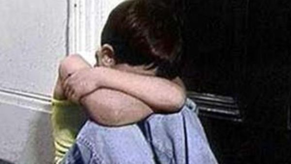 مذيع مشهور يعتدي على الاطفال جنسياً