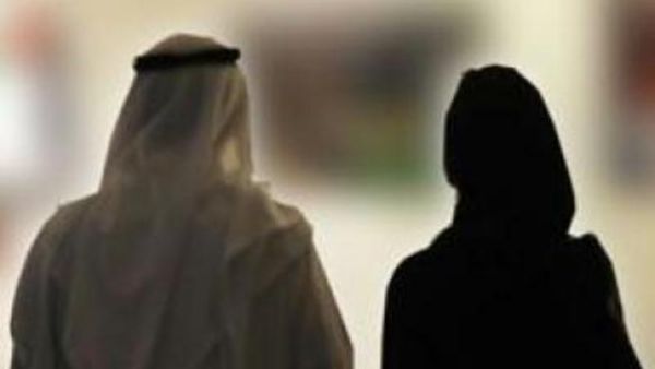 لا تمشي المراة بجانب ابنها الوسيم لا تمشي المراة بجانب ابنها الوسيم