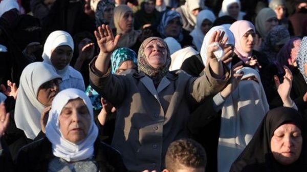 نساء أردنيات يشاركن في صلاة الاستسقاء التي أقيمت في الأردن يوم الخميس الماضي الموافق للثاني من ديسمبر.  نساء أردنيات يشاركن في صلاة الاستسقاء التي أقيمت في الأردن يوم الخميس الماضي الموافق للثاني من ديسمبر.