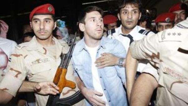 استقبال ميسي بالرشاشات في الرياض استقبال ميسي بالرشاشات في الرياض