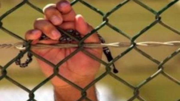 الأسرى الفلسطنيون يضربون عن الطعام احتجاجا على ظروف اعتقالهم الأسرى الفلسطنيون يضربون عن الطعام احتجاجا على ظروف اعتقالهم