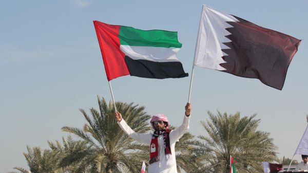 علم دولة قطر وعلم دولة الامارات