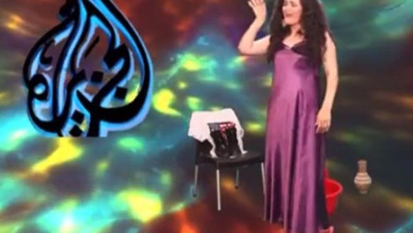 الراقصة سما المصري تهاجم دولة قطر والشيخة موزة بأسلوب مبتذل