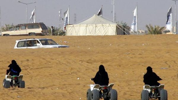 السماح للسعوديات بقيادة الدراجة النارية