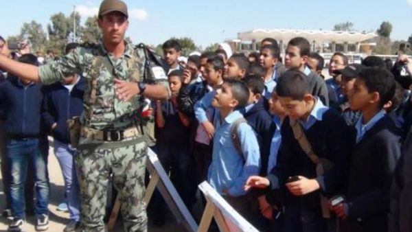 الجيش المصري يتواجد في المدارس