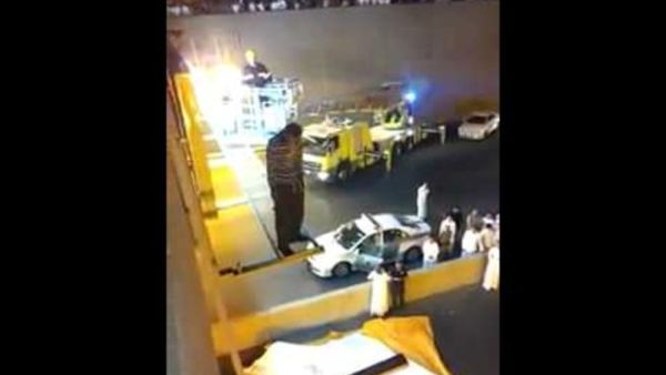 رجل دفاع سعودي ينقذ يمني من الانتحار رجل دفاع سعودي ينقذ يمني من الانتحار