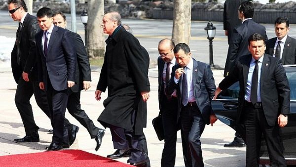 الهدف "تعزيز الكتب والمناهج بتاريخنا العريق والمشرف".