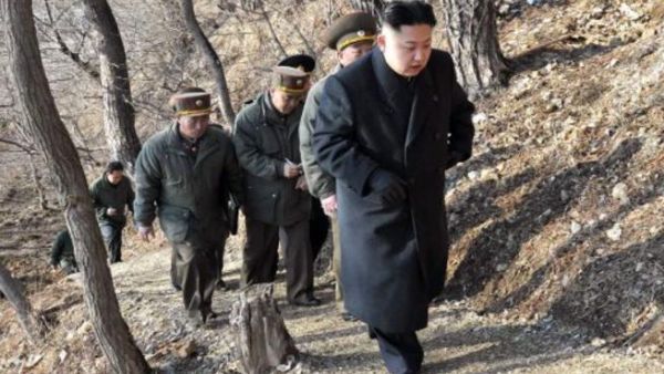 الزعيم الكوري الشمالي يتفقد القوات المسلحة/أ.ف.ب
