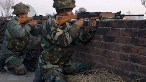Indian army soldiers take up position on the perimeter of an airforce base in Pathankot. (AFP/ File)
