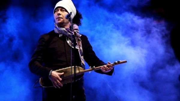 Aziz Sahmaoui and the University of Gnawa brought Moroccan vibe, Senegalese groove and French refinement to El-Geneina Theatre 8 April. (Facebook)